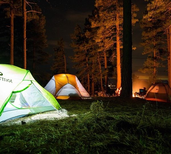 Camping sous les étoiles au Parc historique de la Pointe-du-Moulin